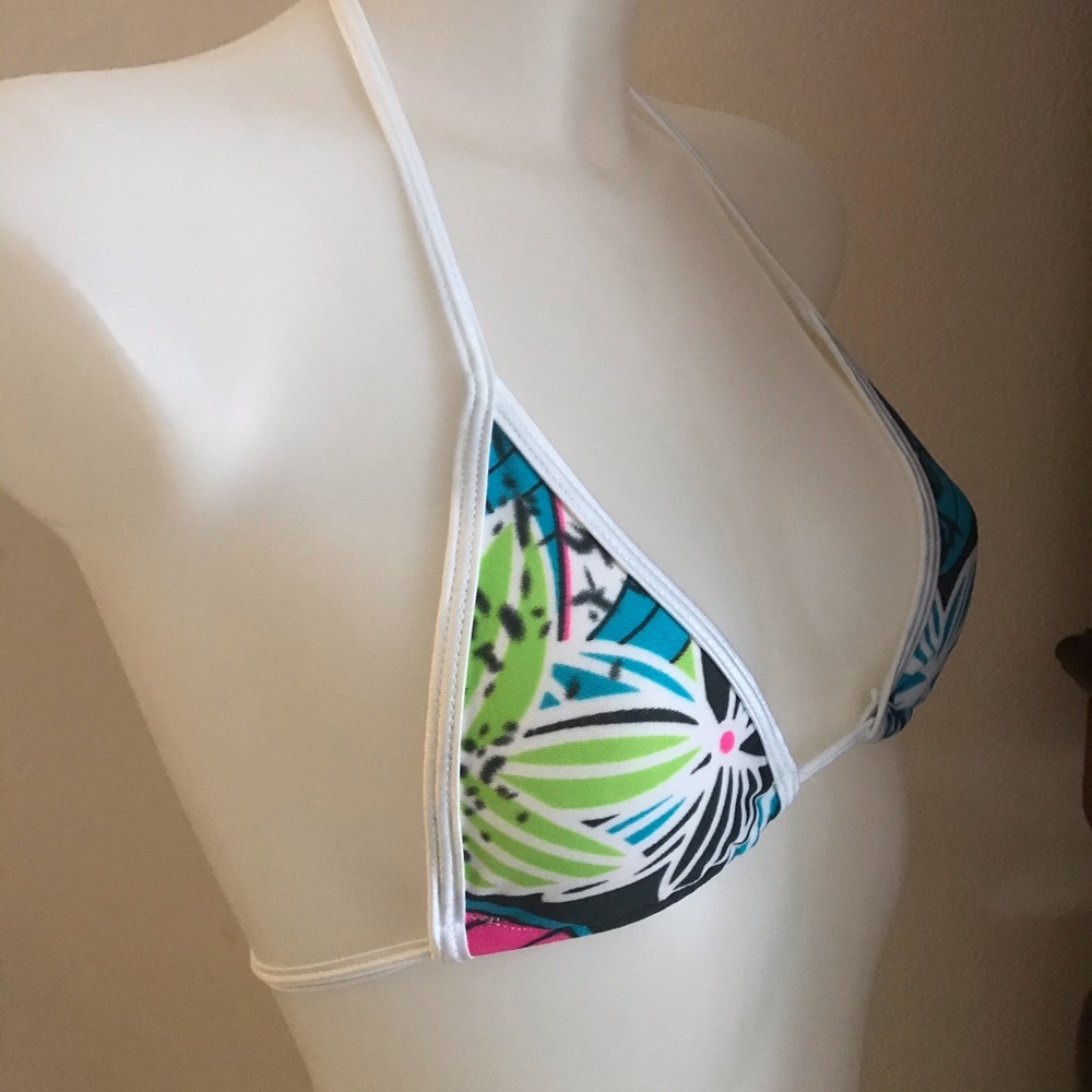 Bikini - Picture 4 of 7